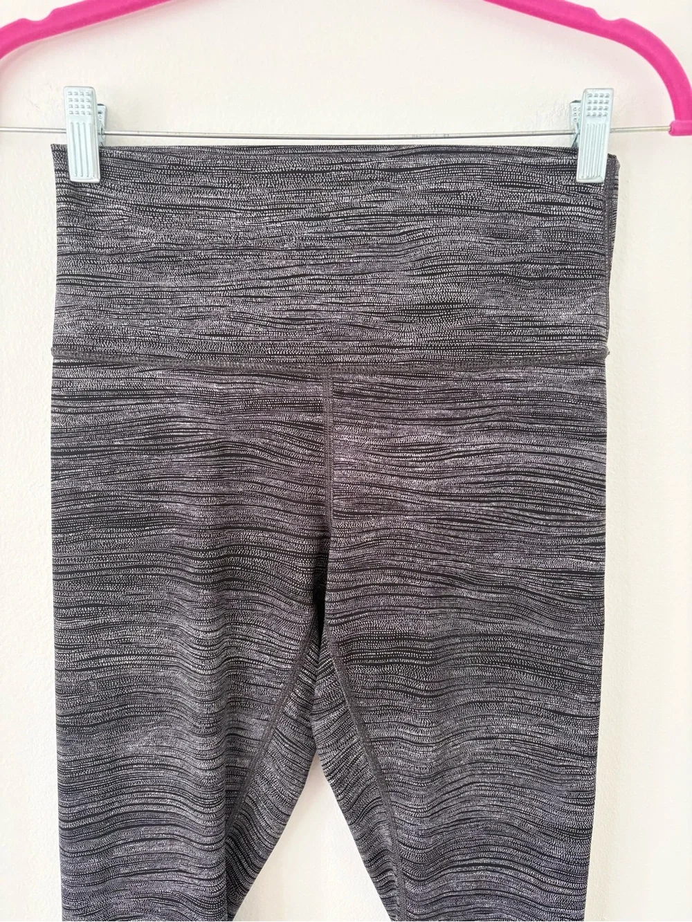 Lululemon Bit Point Ice Grey Black Wunder Under Crop 21 Inch Leggings Size 6